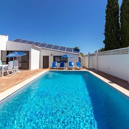 Villa 4 Bed Villa, Pool & Tennis Court In *