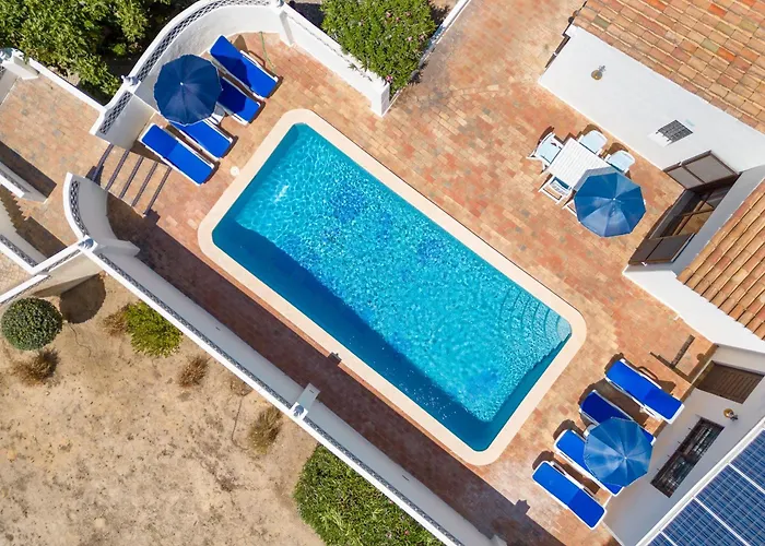 4 Bed Villa, Pool & Tennis Court In Villa