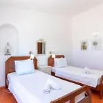 4 Bed Villa, Pool & Tennis Court In فيلة *