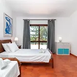 4 Bed Villa, Pool & Tennis Court In فيلة كارفويرو