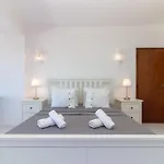 4 Bed Villa, Pool & Tennis Court In