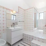 4 Bed Villa, Pool & Tennis Court In