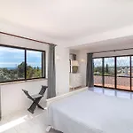 4 Bed Villa, Pool & Tennis Court In فيلة