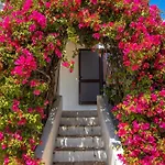 4 Bed Villa, Pool & Tennis Court In فيلة كارفويرو