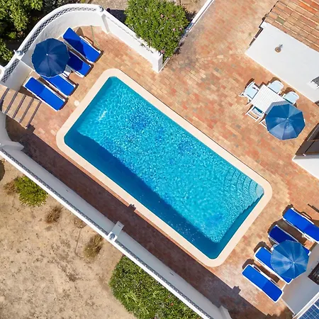 4 Bed Villa, Pool & Tennis Court In Vila