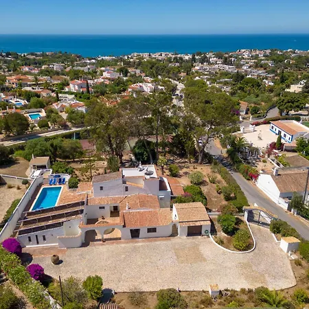 4 Bed Villa, Pool & Tennis Court In Villa Carvoeiro (Lagoa)