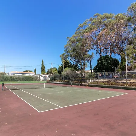 4 Bed Villa, Pool & Tennis Court In Villa Carvoeiro (Lagoa)
