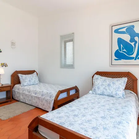 Villa 4 Bed Villa, Pool & Tennis Court In Carvoeiro (Lagoa)