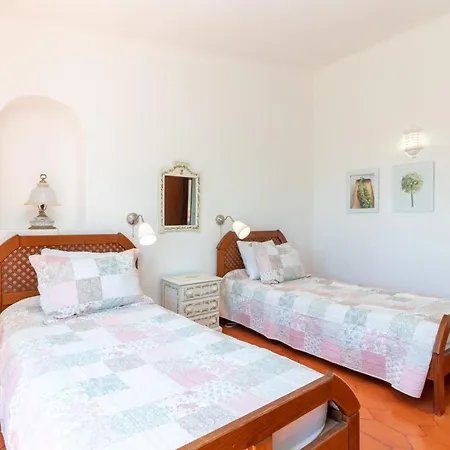 Villa 4 Bed Villa, Pool & Tennis Court In *