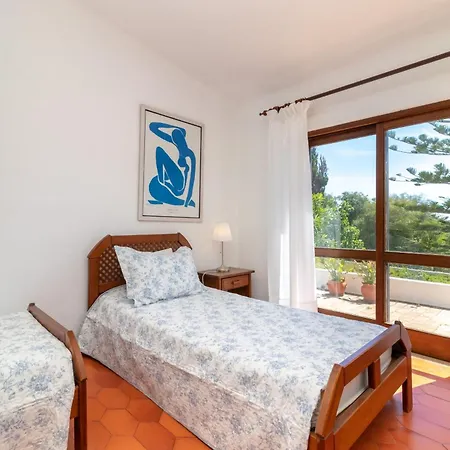 4 Bed Villa, Pool & Tennis Court In Carvoeiro (Lagoa)