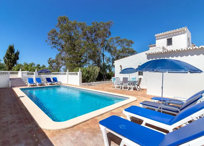 Vila 4 Bed Villa, Pool & Tennis Court In *