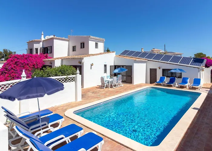 4 Bed Villa, Pool & Tennis Court In Vila *