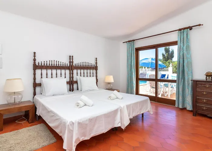 Vila 4 Bed Villa, Pool & Tennis Court In *