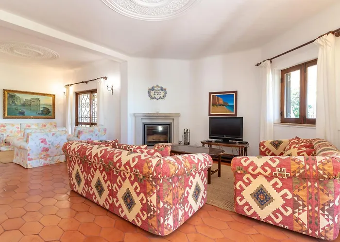 Vila 4 Bed Villa, Pool & Tennis Court In