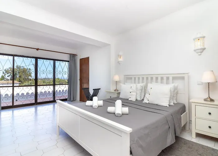Vila 4 Bed Villa, Pool & Tennis Court In Carvoeiro (Lagoa)