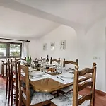 Βίλα 4 Bed Villa, Pool & Tennis Court In
