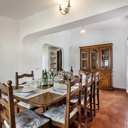 4 Bed Villa, Pool & Tennis Court In Carvoeiro