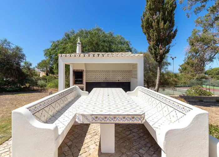 Villa 4 Bed Villa, Pool & Tennis Court In *